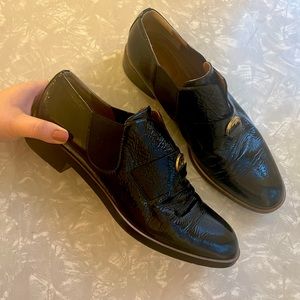 Chloé Designer Gold-Detail Black Patentleather Oxford Loafer Flats Boots / Shoes